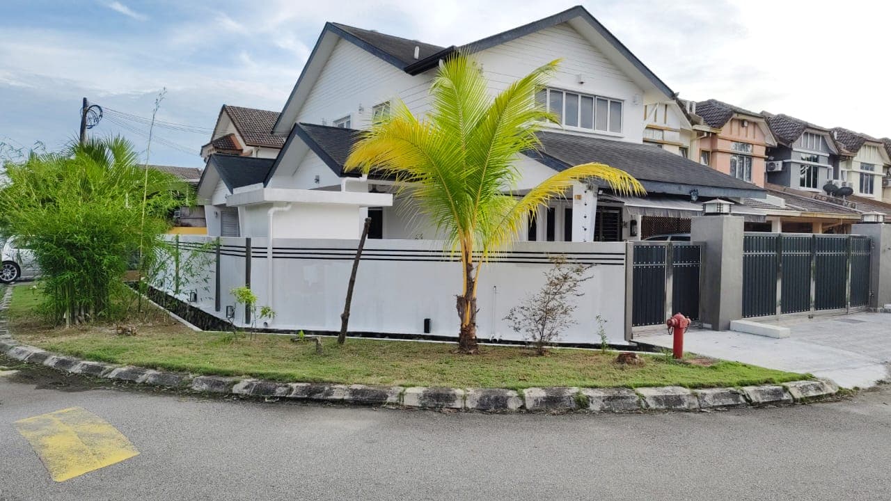 Double Storey Corner Lot House For Sale At Putra Heights Subang Jaya Selangor - Image 1