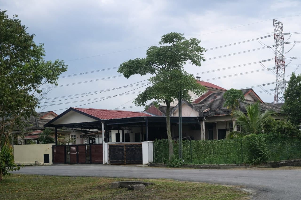 1-Storey Semi-Detached House For Sale At Jalan Arked Dengkil Selangor - Image 1