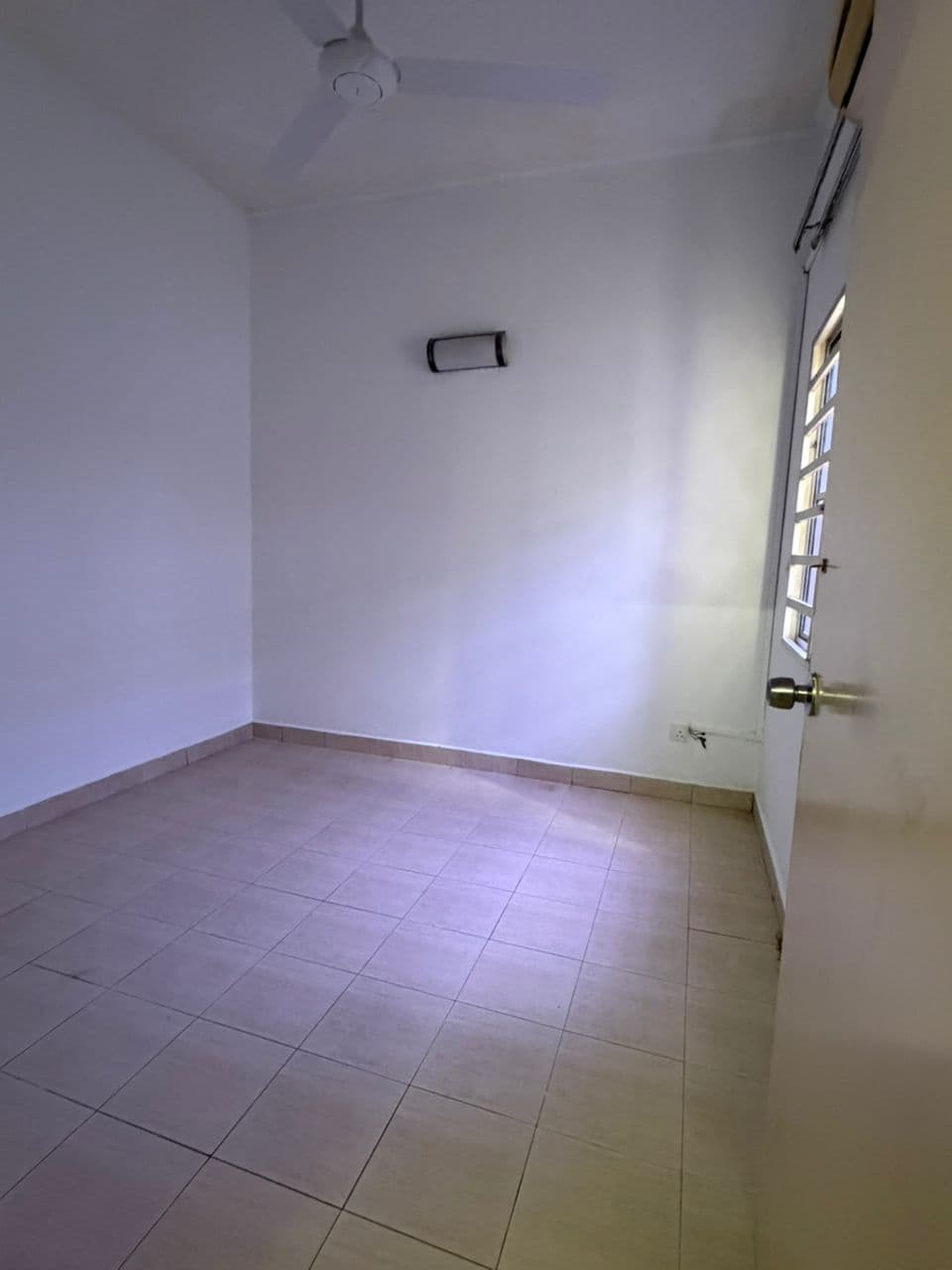 Double Storey Intermediate Terrace House For Sale At Kota Puteri Rawang Selangor - Image 4