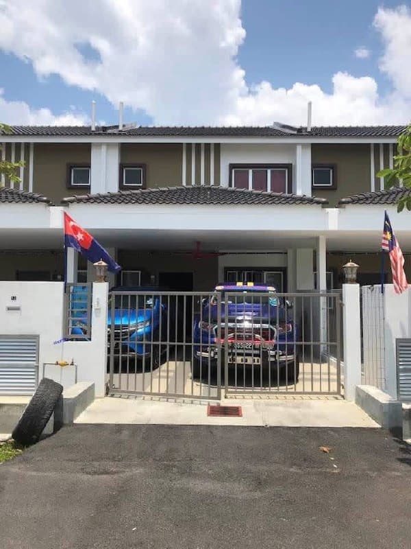 Landed House For Sale At Taman Putera Indah Tongkang Pechah Batu Pahat Johor - Main View