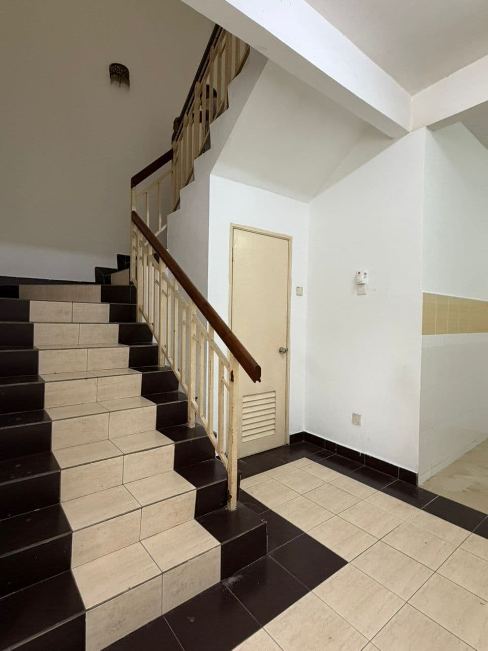 Double Storey Intermediate Terrace House For Sale At Kota Puteri Rawang Selangor - Image 3