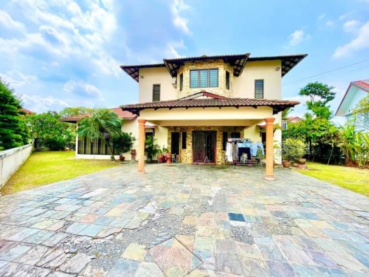 Bungalow For Sale At Kampung Tunku Petaling Jaya Selangor - Image 1