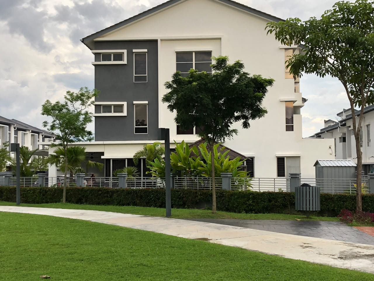 Corner Unit Landed House For Sale At Fairfield Residences Tropicana Heights Kajang Selangor - Image 3
