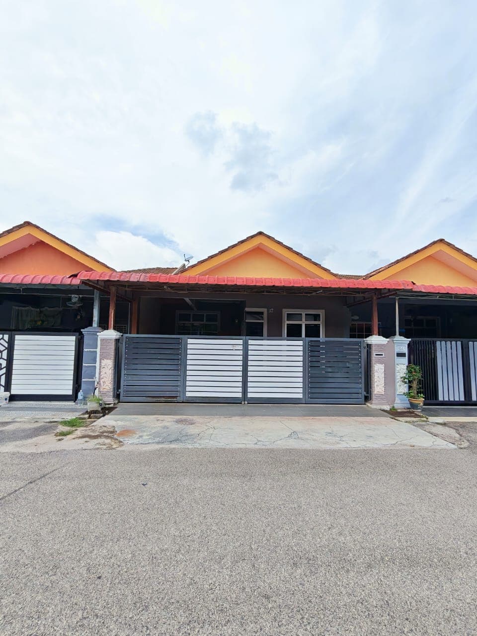 Landed House For Sale At Taman Merak Bukit Katil Melaka - Main View